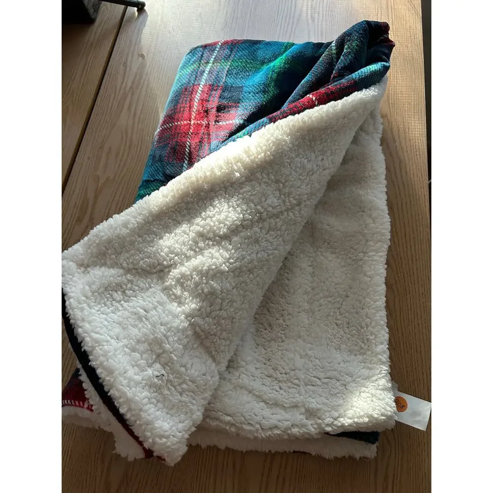 New Threshold Plaid Plush Fleece Throw Blanket Red Green White size 50”x60”